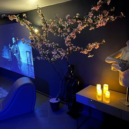 Jacuzzi Cinema Loft Apartment คอนัส ภายนอก รูปภาพ