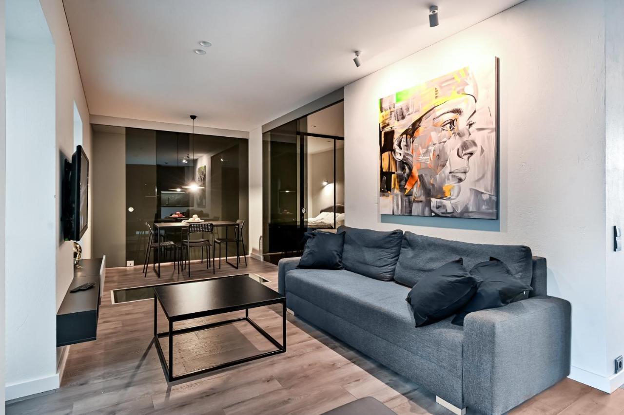 Jacuzzi Cinema Loft Apartment คอนัส ภายนอก รูปภาพ