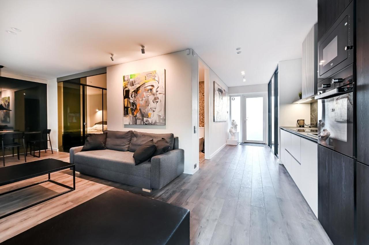 Jacuzzi Cinema Loft Apartment คอนัส ภายนอก รูปภาพ