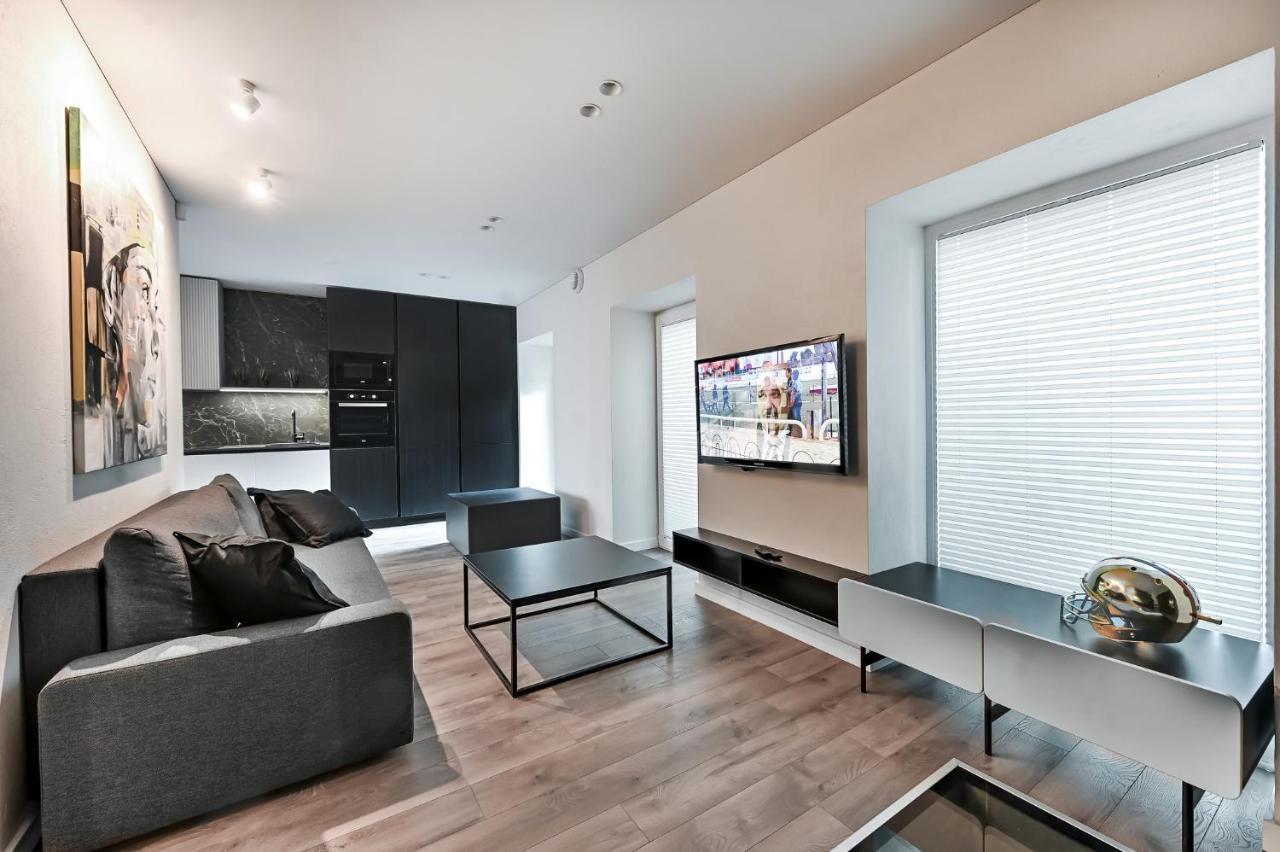 Jacuzzi Cinema Loft Apartment คอนัส ภายนอก รูปภาพ