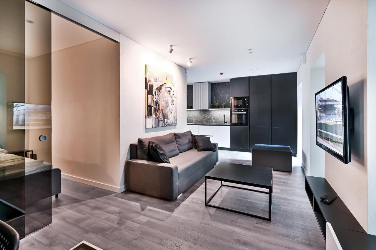 Jacuzzi Cinema Loft Apartment คอนัส ภายนอก รูปภาพ