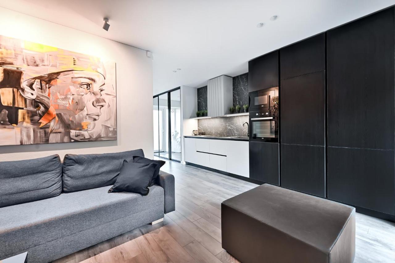 Jacuzzi Cinema Loft Apartment คอนัส ภายนอก รูปภาพ